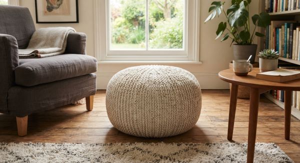 Pourquoi choisir un pouf de salon : un indispensable contemporain