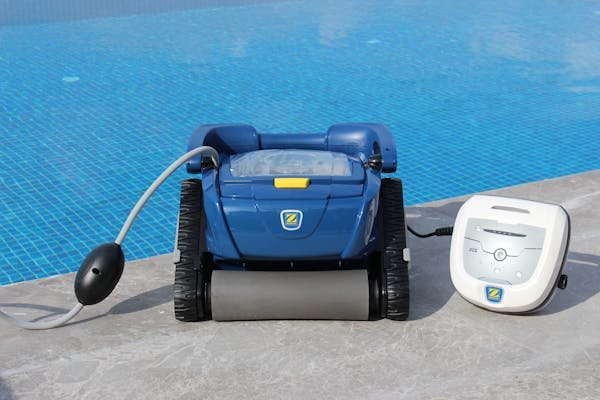 Les robots de piscine : votre allié pour un bassin impeccable